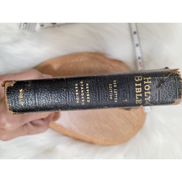 Vintage Holy Bible, Red Letter Edition, Revised Standard Version, Copyright 1962 - Picture 3 of 5